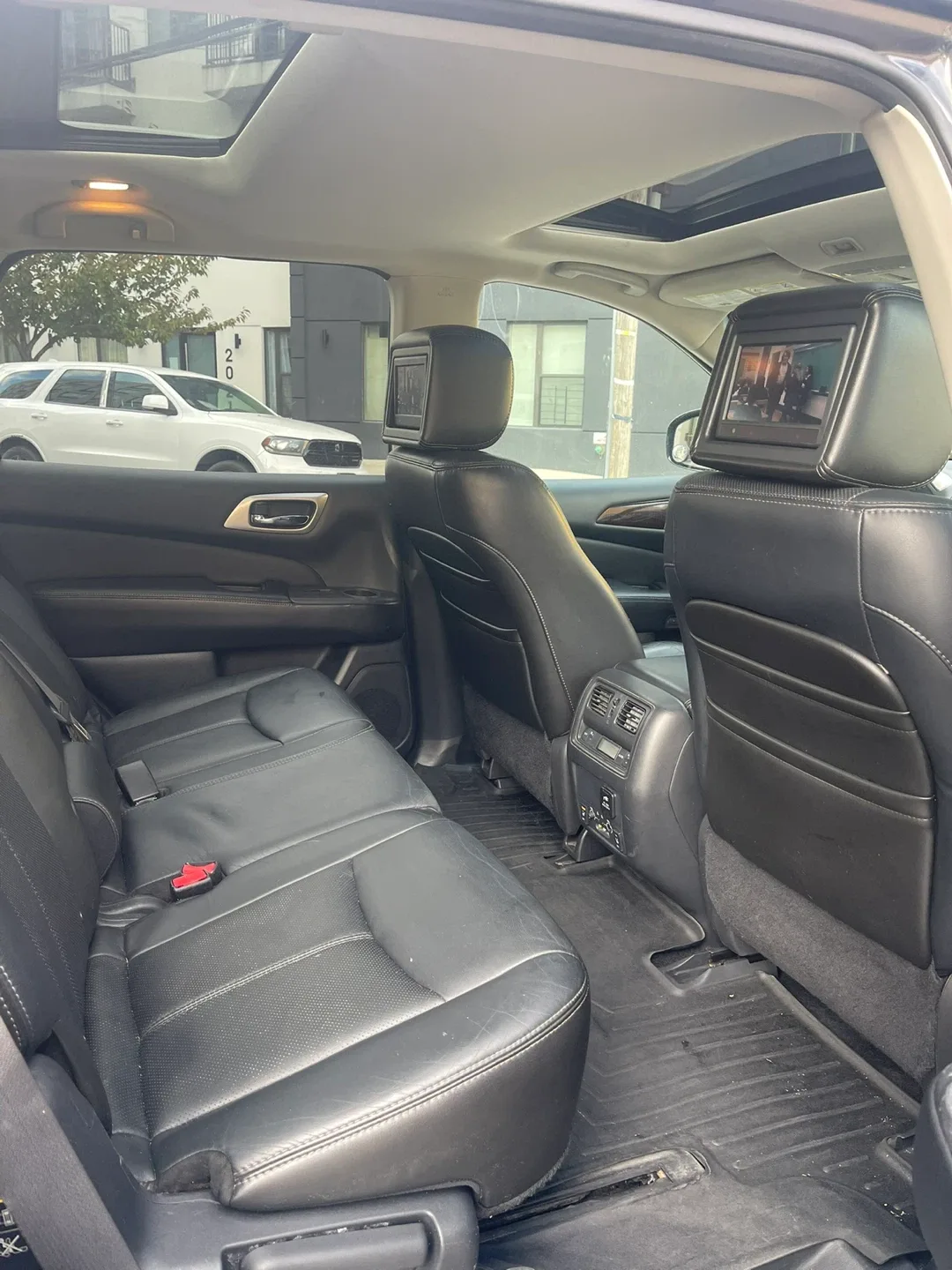 2014 Nissan Pathfinder 4WD Platinum image indicator(3)