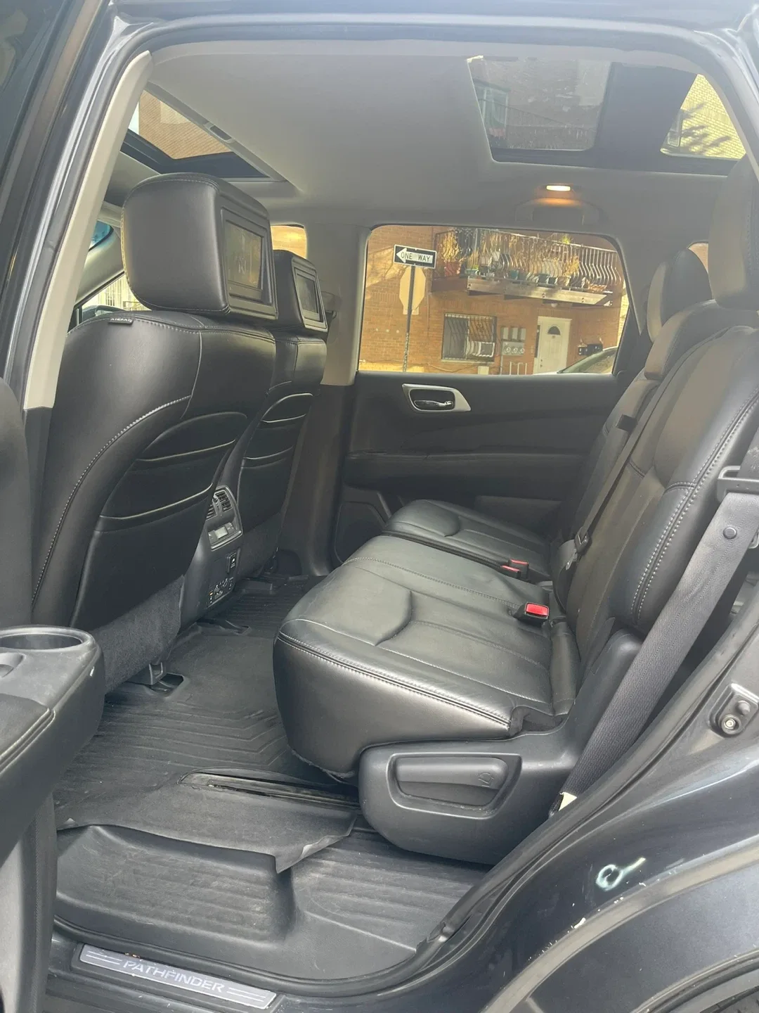 2014 Nissan Pathfinder 4WD Platinum image indicator(10)