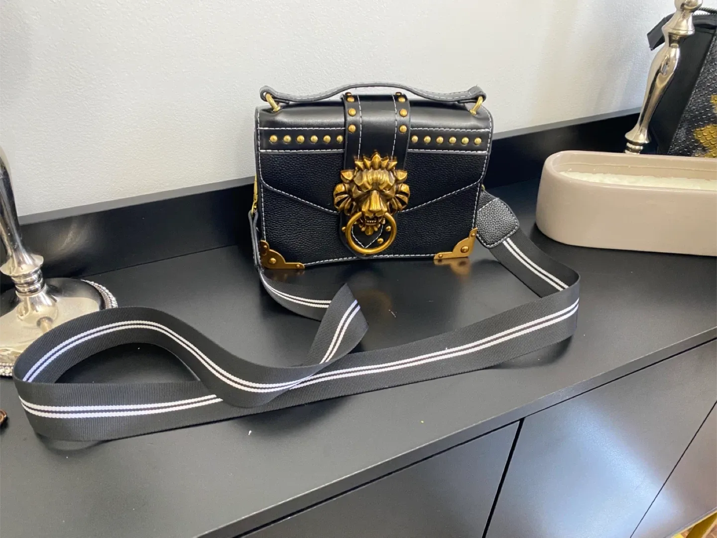 Black Lion Head Crossbody Bag image indicator(4)