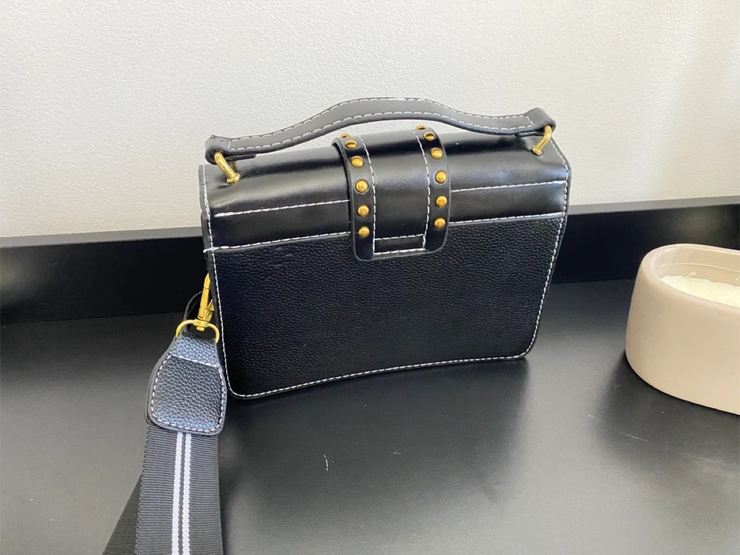 Black Lion Head Crossbody Bag image indicator(6)