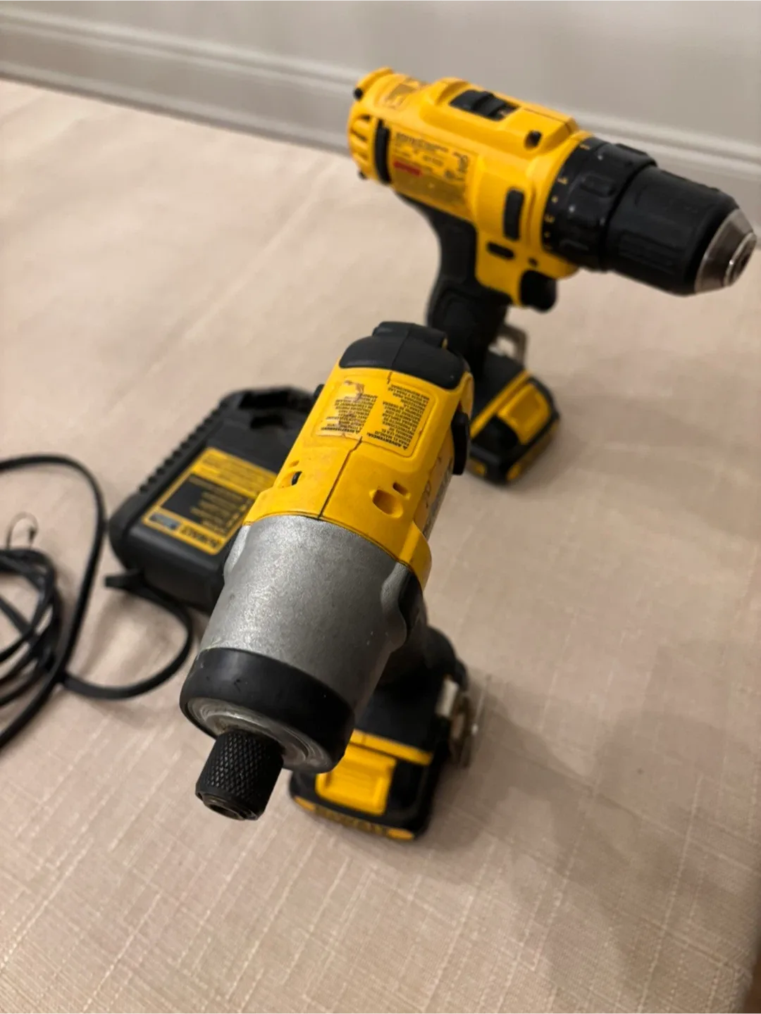 Dewalt tools Impact with charger working condition image indicator(2)