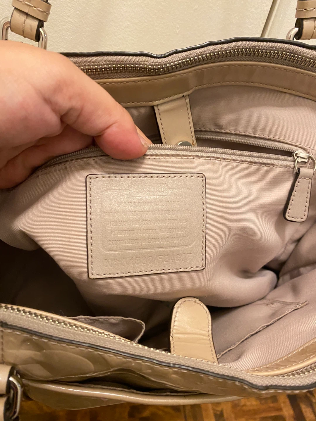 Coach Beige Patent Leather Tote Bag - photo 4