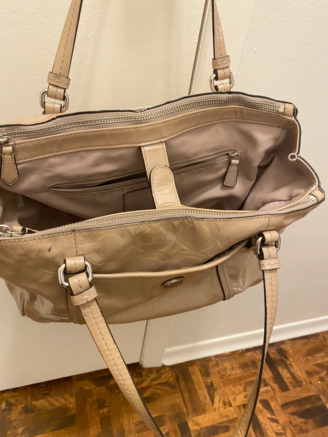 Coach Beige Patent Leather Tote Bag - photo 3