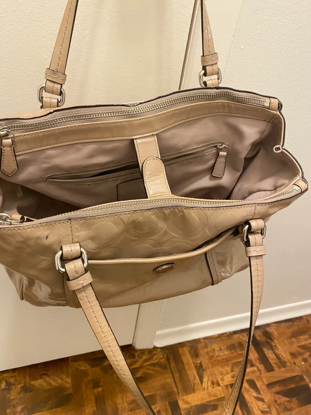 Coach Beige Patent Leather Tote Bag image indicator(3)