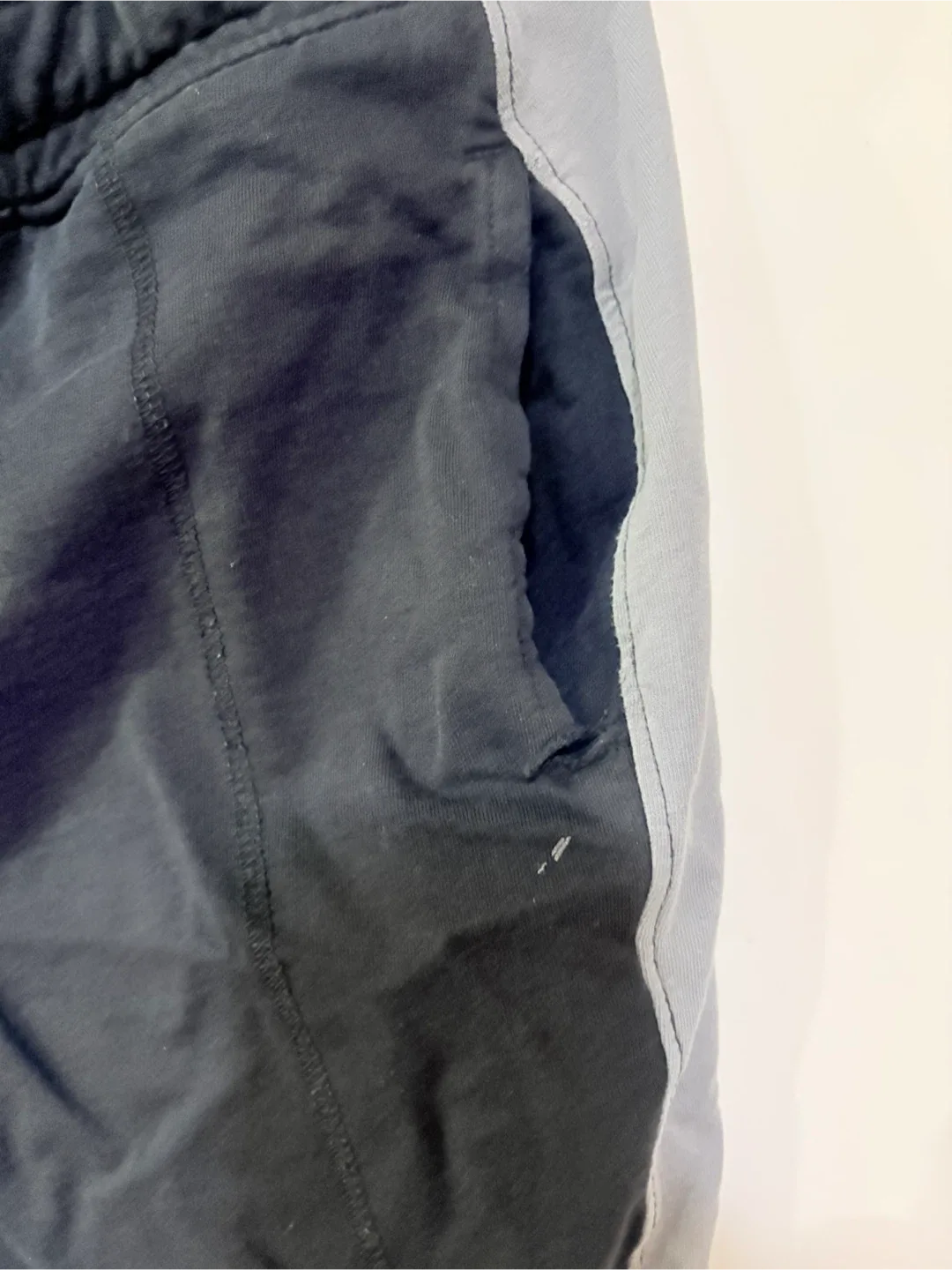 HRX Active Size 34 Black Joggers image indicator(2)