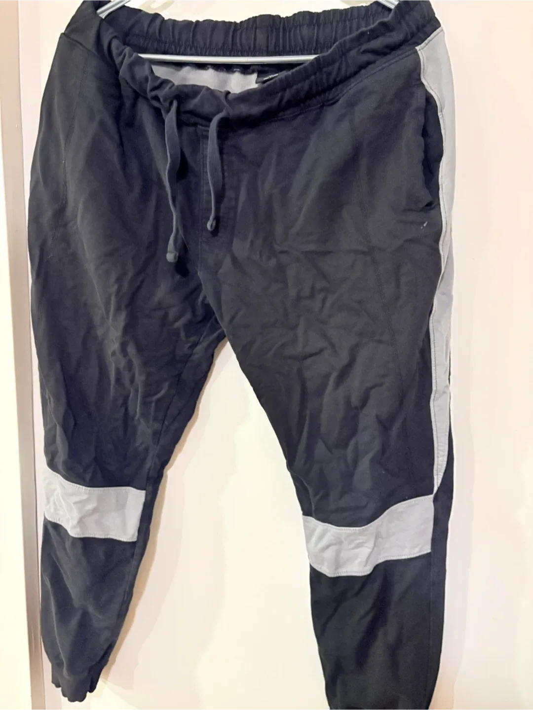 HRX Active Size 34 Black Joggers image indicator(7)