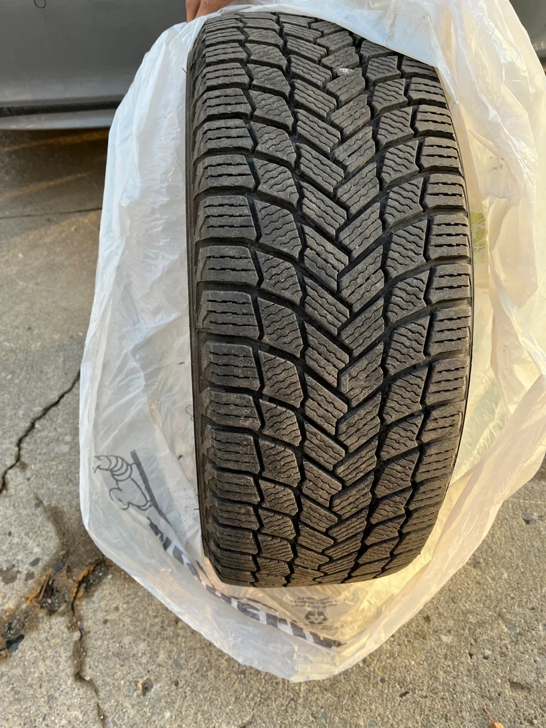 Set of 4 Michelin X-Ice 215/55R16 Winter Tires on Rims image indicator(2)