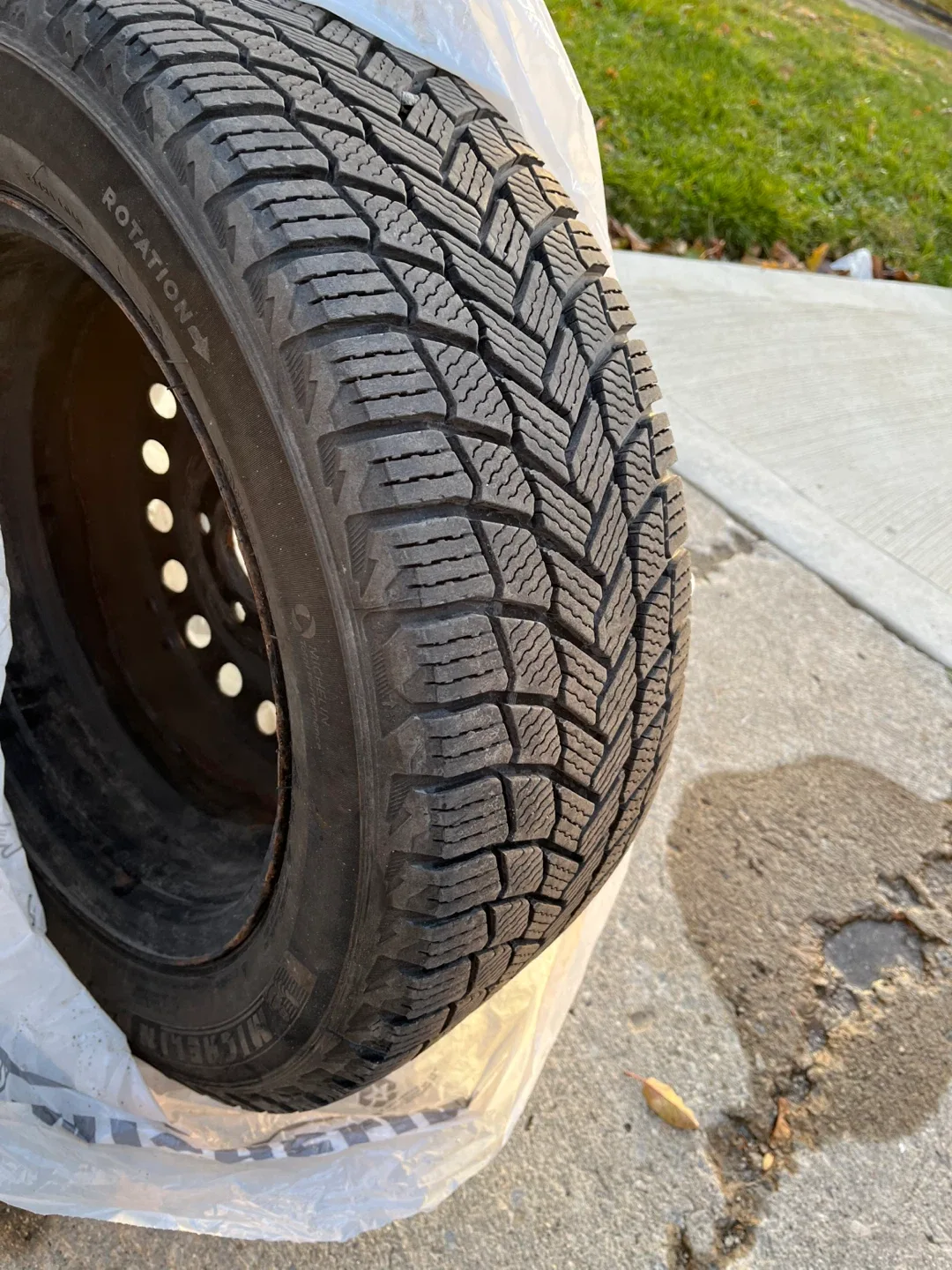 Set of 4 Michelin X-Ice 215/55R16 Winter Tires on Rims