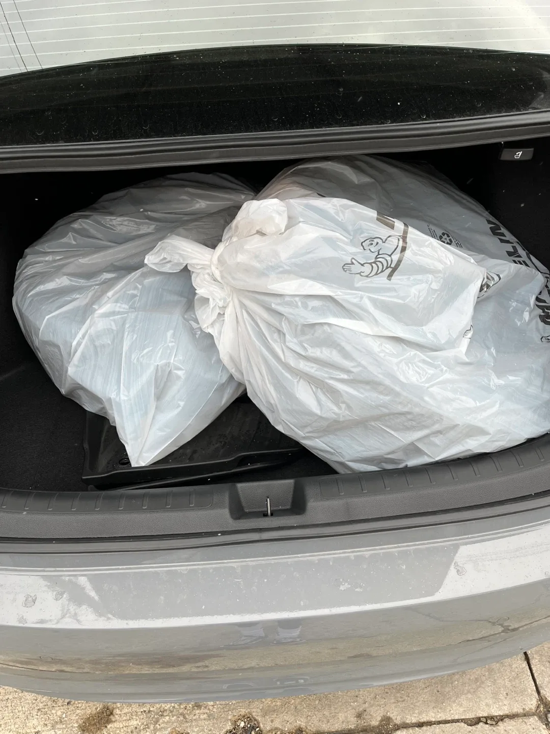 Set of 4 Michelin X-Ice 215/55R16 Winter Tires on Rims image indicator(5)