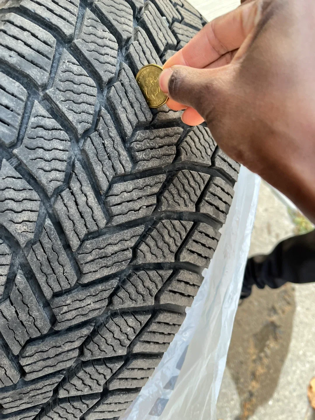 Set of 4 Michelin X-Ice 215/55R16 Winter Tires on Rims image indicator(3)