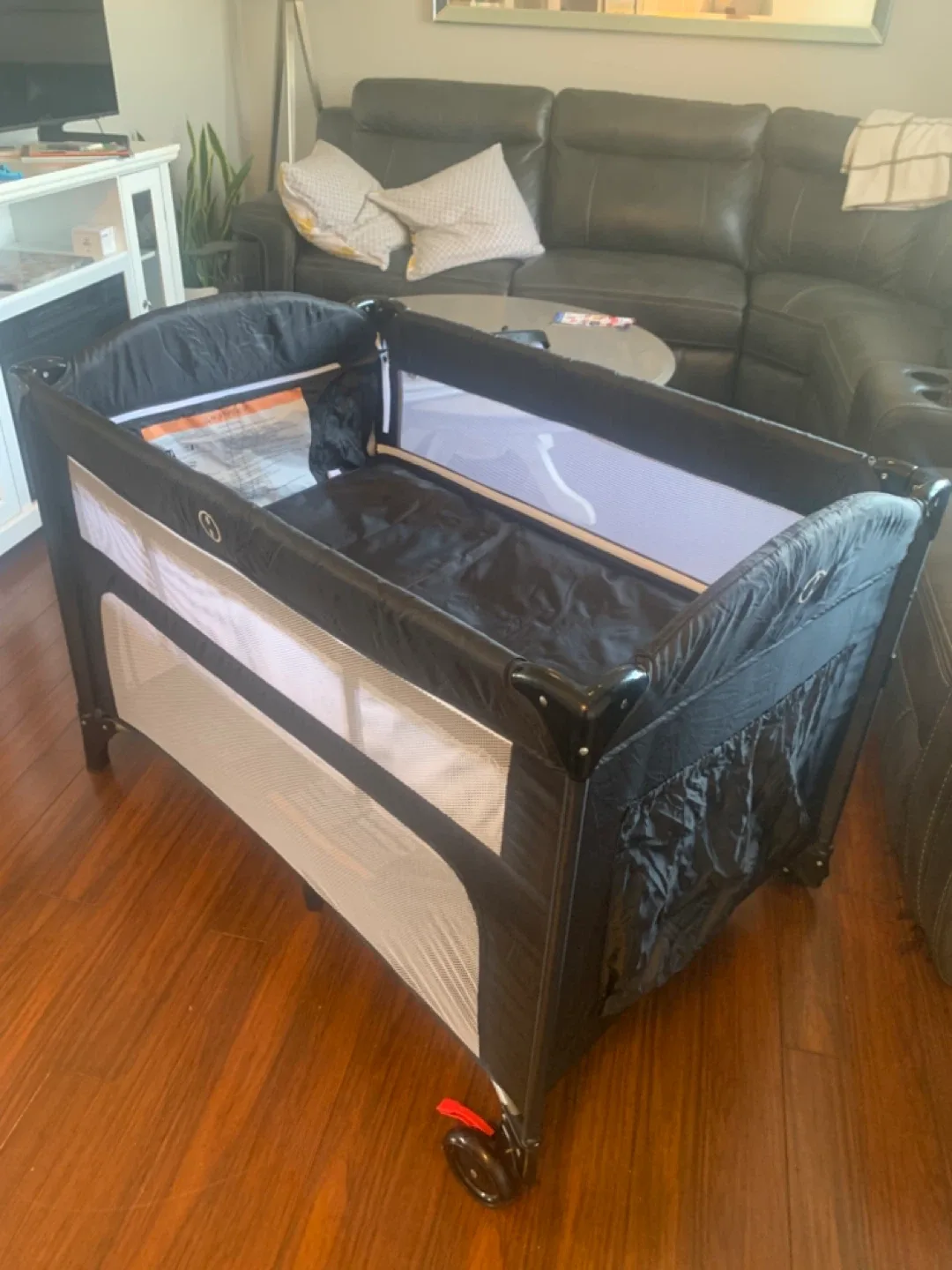 Play yard bassinet image indicator(3)