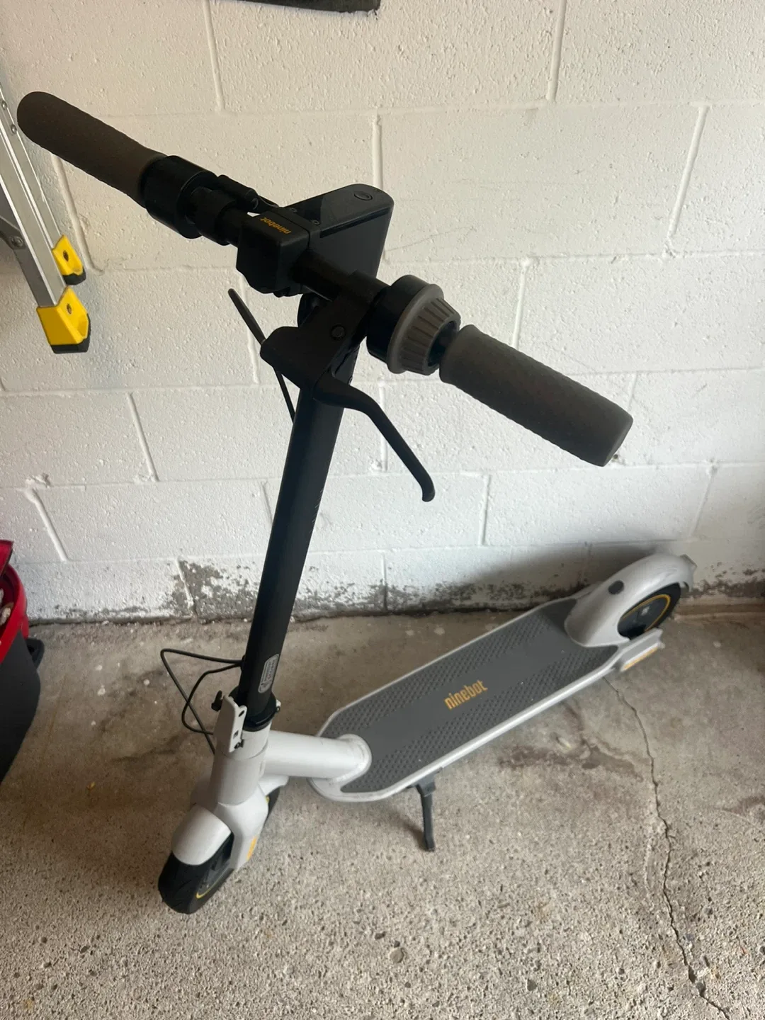 Segway Ninebot Electric Scooter MAX G30LP image indicator(2)