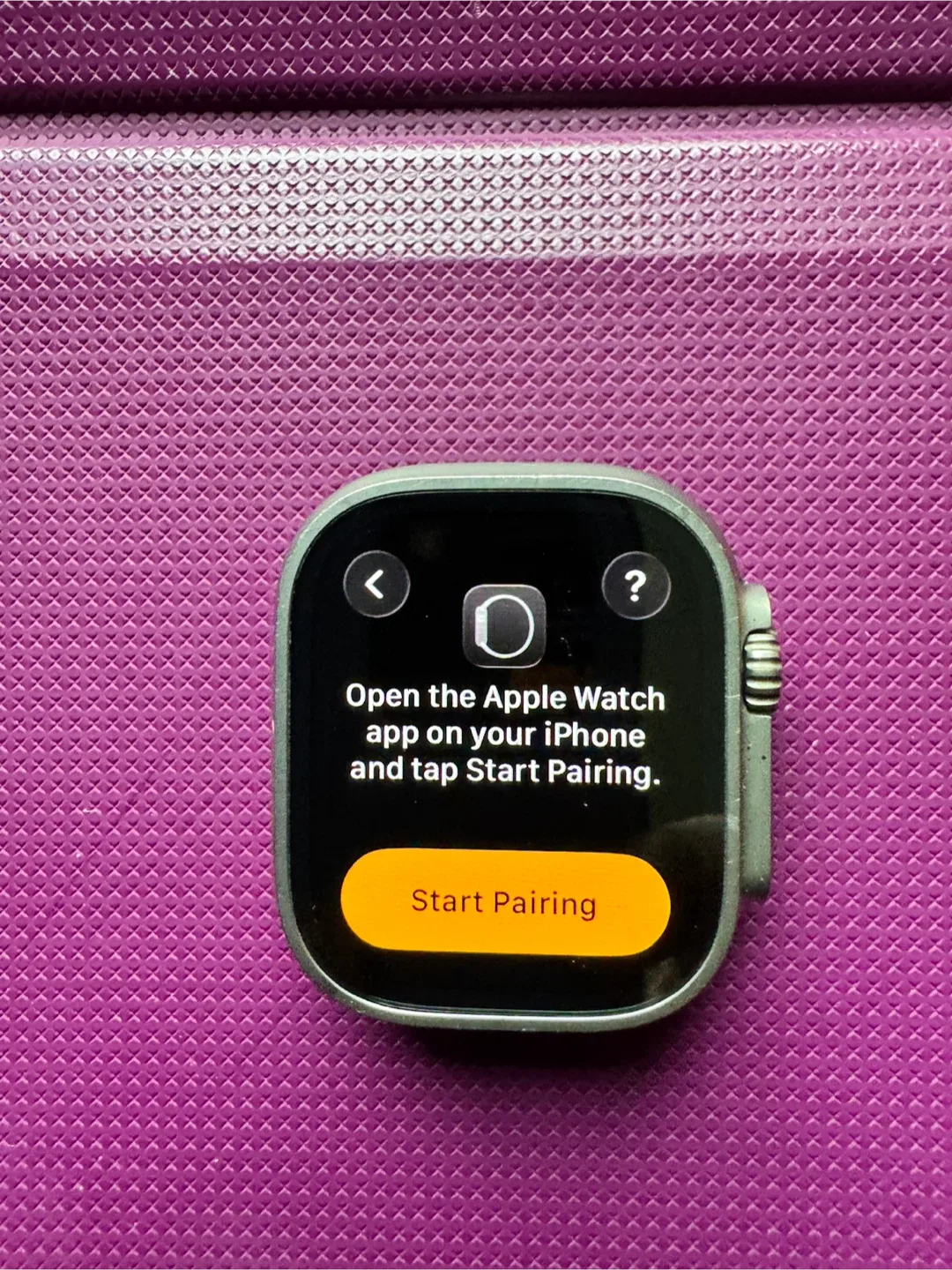 Apple Watch Ultra 2 49mm Titanium Case image indicator(5)