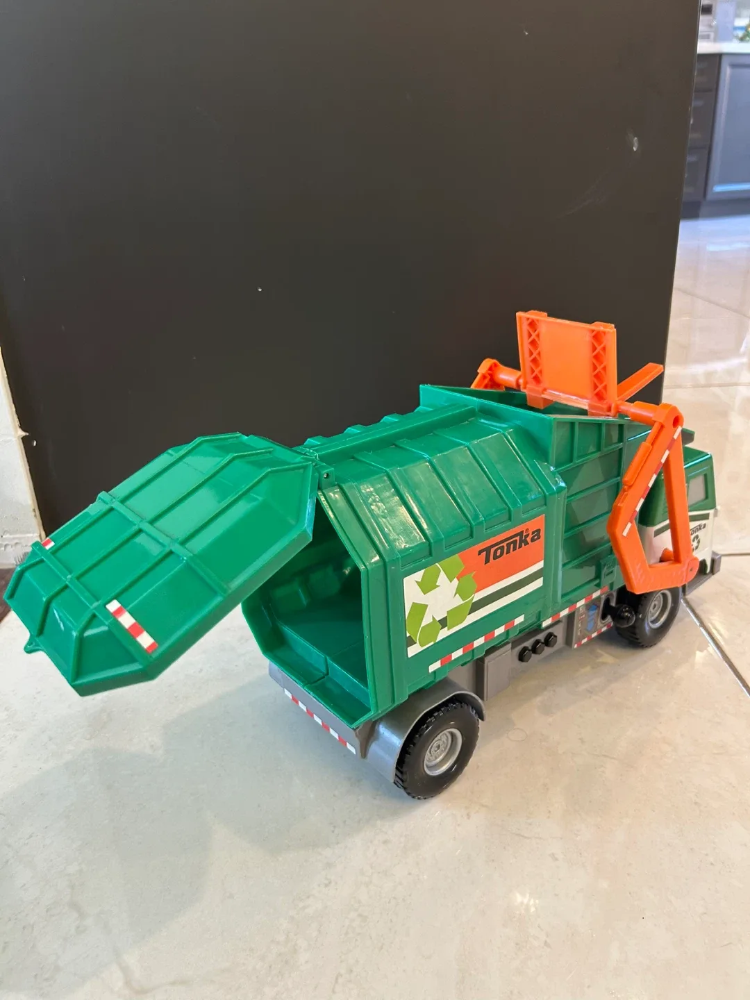 Tonka Green & Orange Recycling Truck image indicator(4)