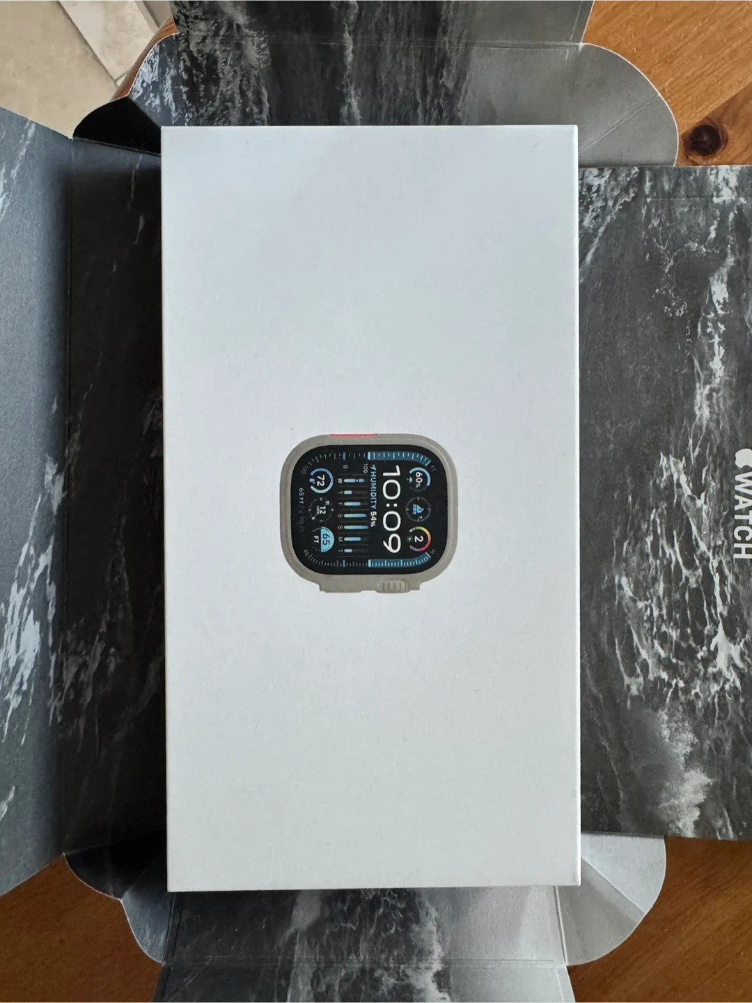 Apple Watch Ultra 2 49mm Titanium Case image indicator(9)