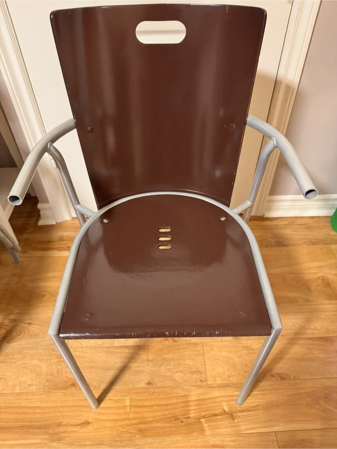 10 Stackable Chairs in Good Condition image indicator(3)