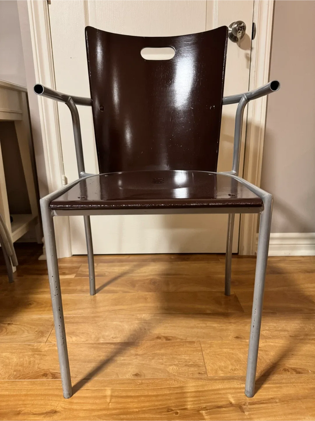 10 Stackable Chairs in Good Condition image indicator(4)