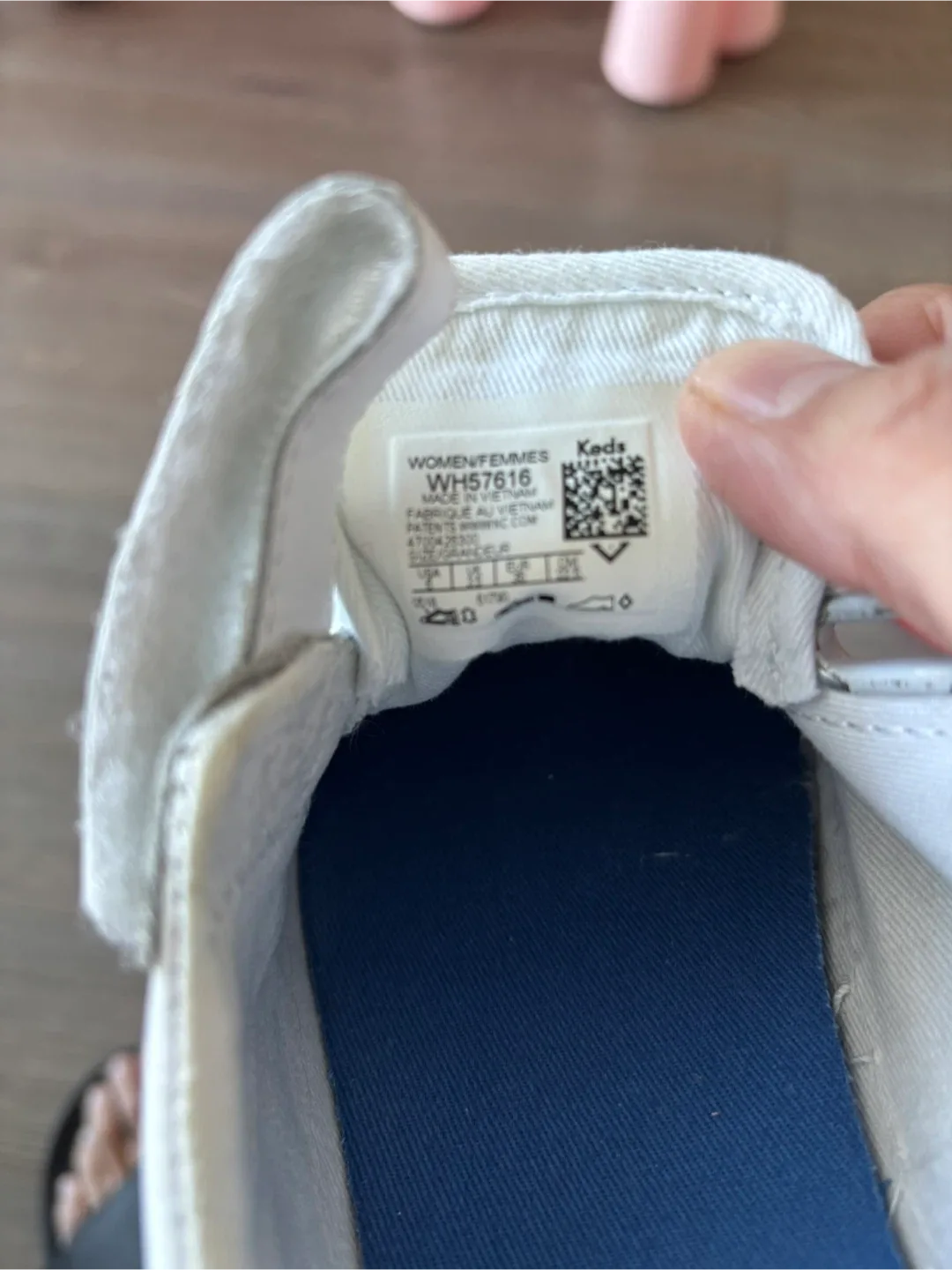 Slightly used Keds White Leather Sneakers Size 6 image indicator(2)