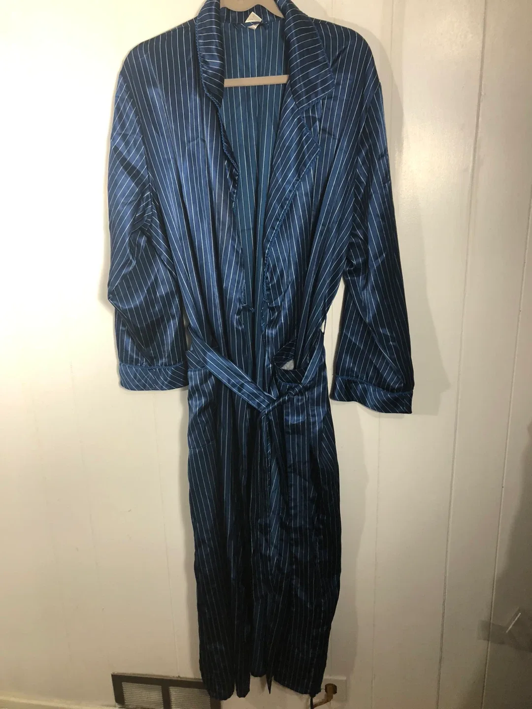 Men’s Blue Satin Robe. Size 1X.  Alfred Sung.