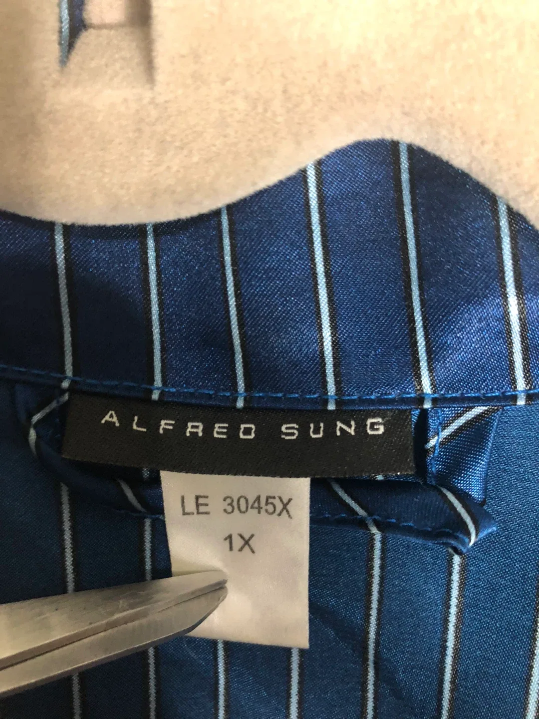 Men’s Blue Satin Robe. Size 1X.  Alfred Sung. image indicator(6)