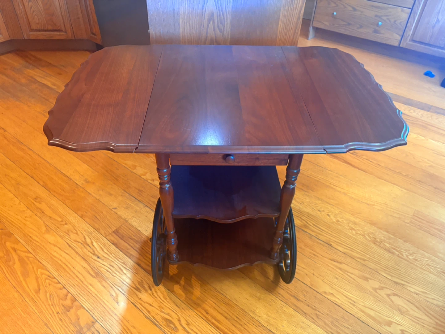 Gibbards tea cart - flaps for table - separate glass tray - photo 5