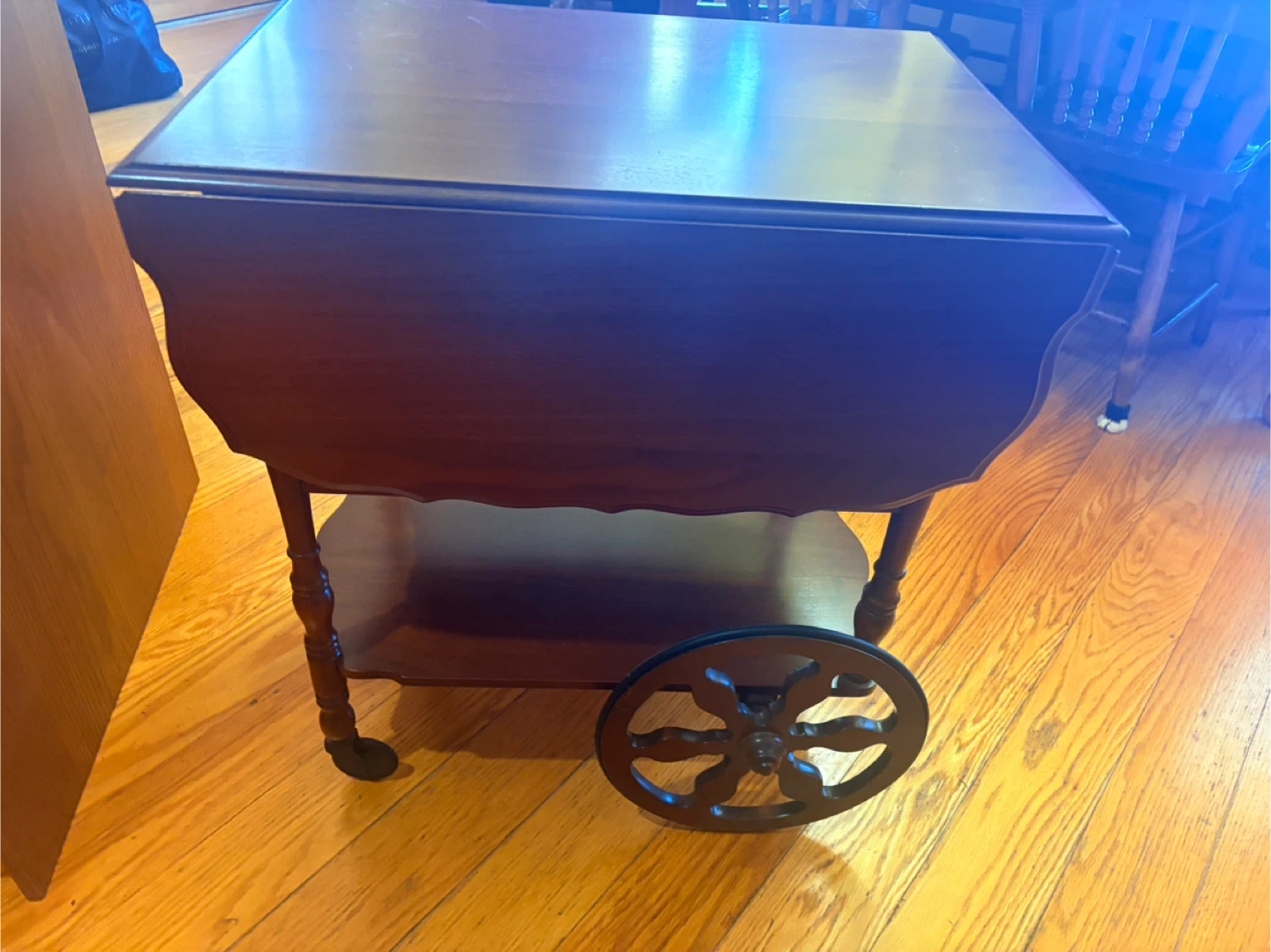 Gibbards tea cart - flaps for table - separate glass tray - photo 4