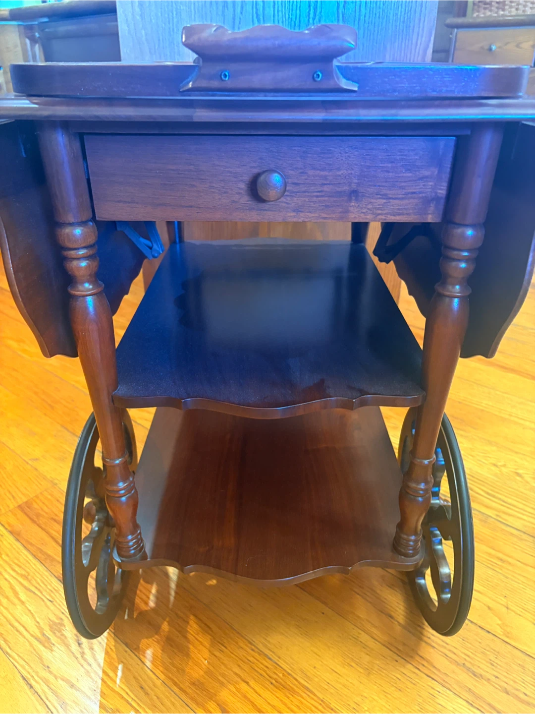 Gibbards tea cart - flaps for table - separate glass tray - photo 2