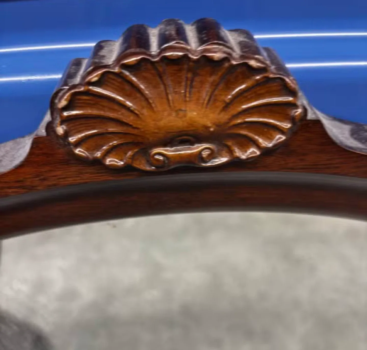 Antique Wood Framed Mirror with Shell Design image indicator(3)