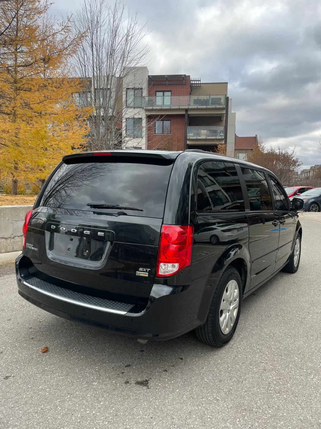 Certified 2016 Caravan image indicator(6)