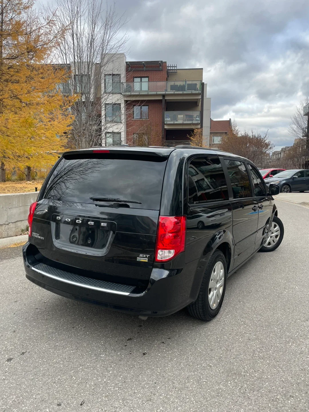 Certified 2016 Caravan image indicator(2)