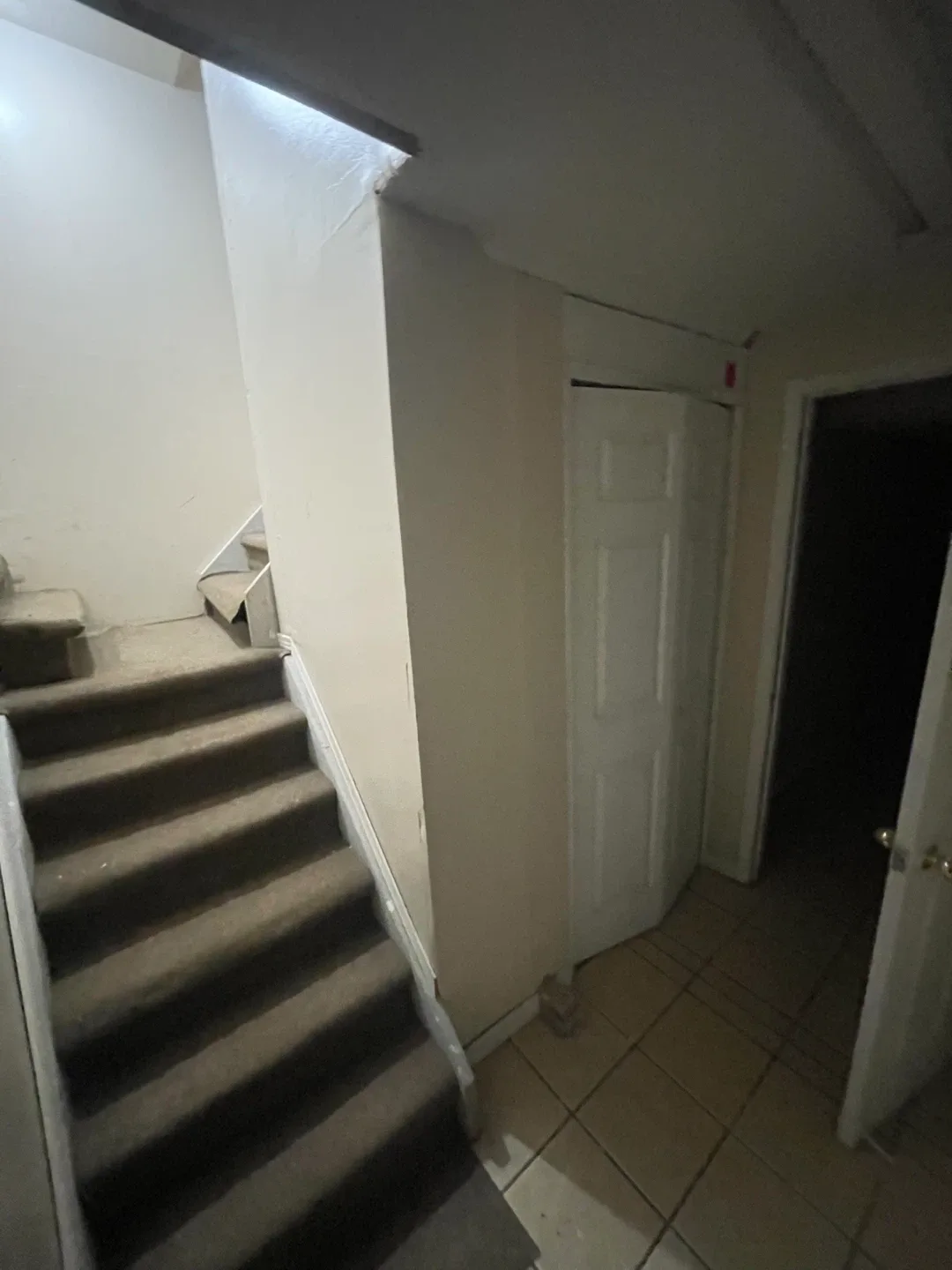 1 bedroom basement apartment for rent image indicator(7)