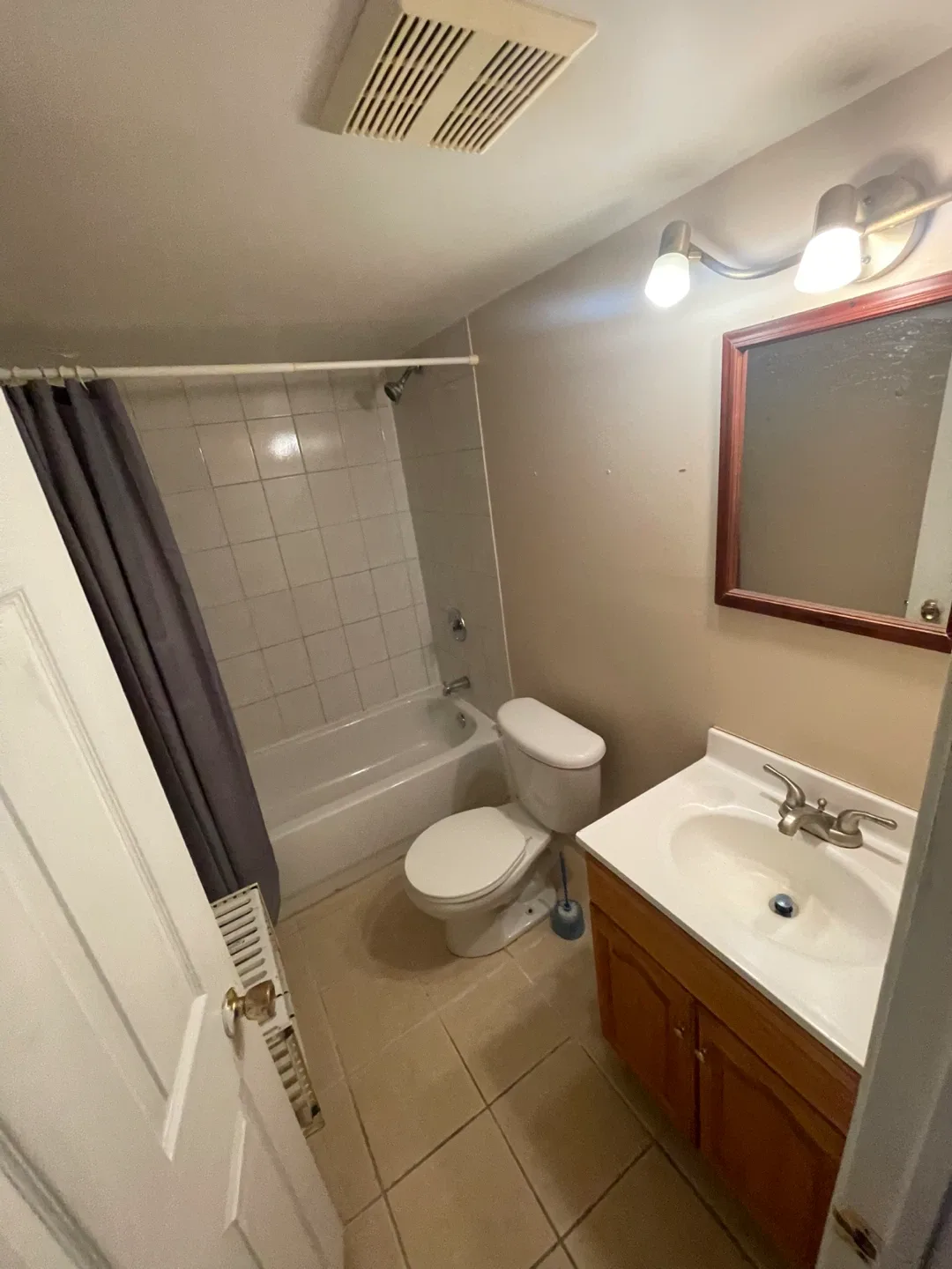 1 bedroom basement apartment for rent image indicator(5)