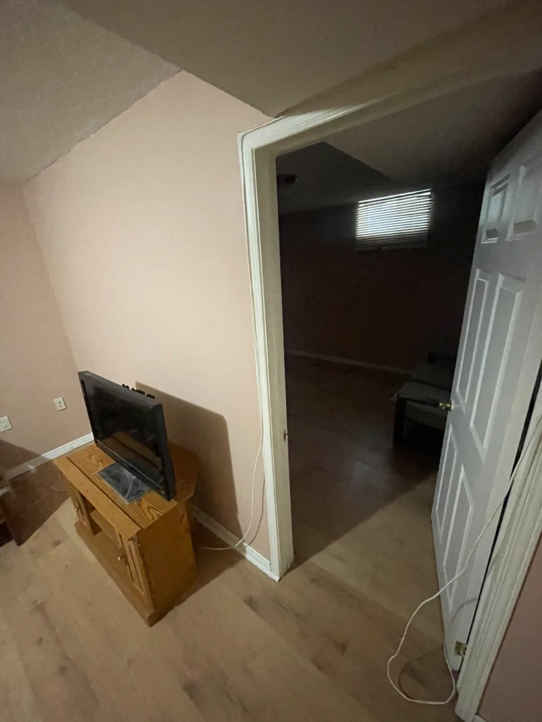 1 bedroom basement apartment for rent image indicator(2)