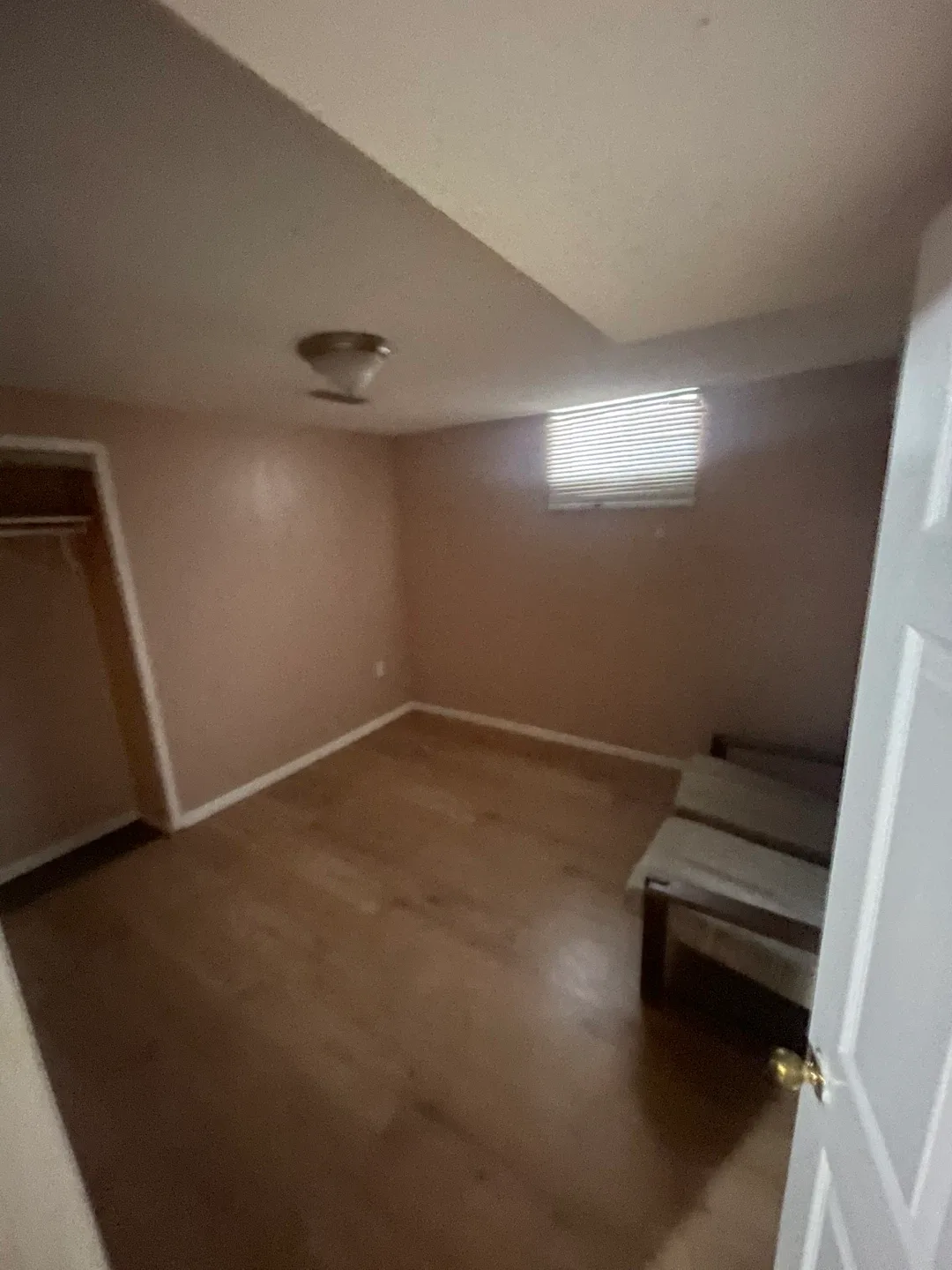 1 bedroom basement apartment for rent
