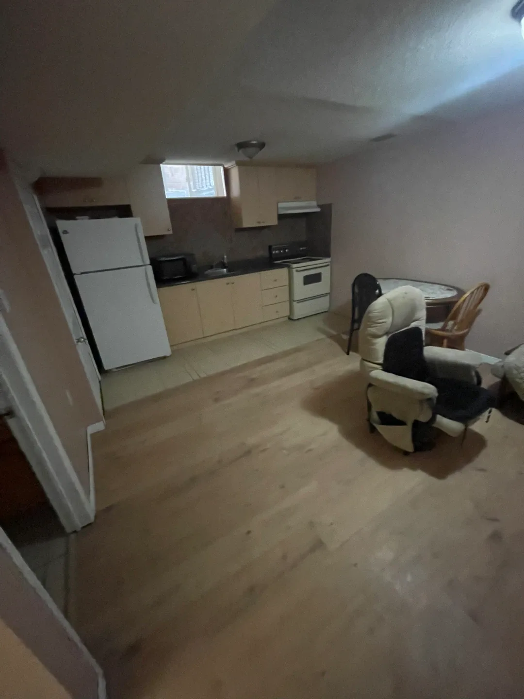 1 bedroom basement apartment for rent image indicator(4)