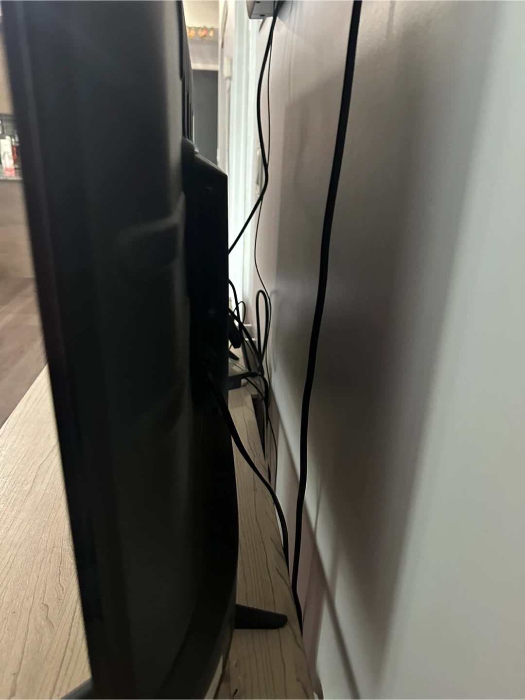 Hisense 4K UHD Smart TV- 43” (Roku) - photo 4