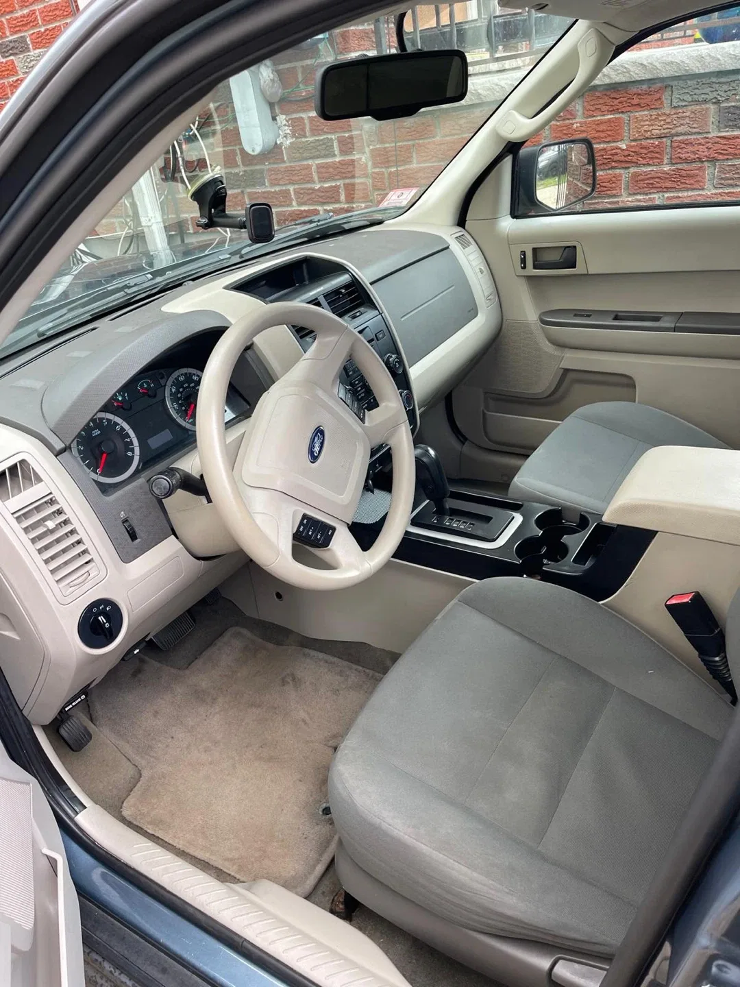 Ford Escape SUV image indicator(3)