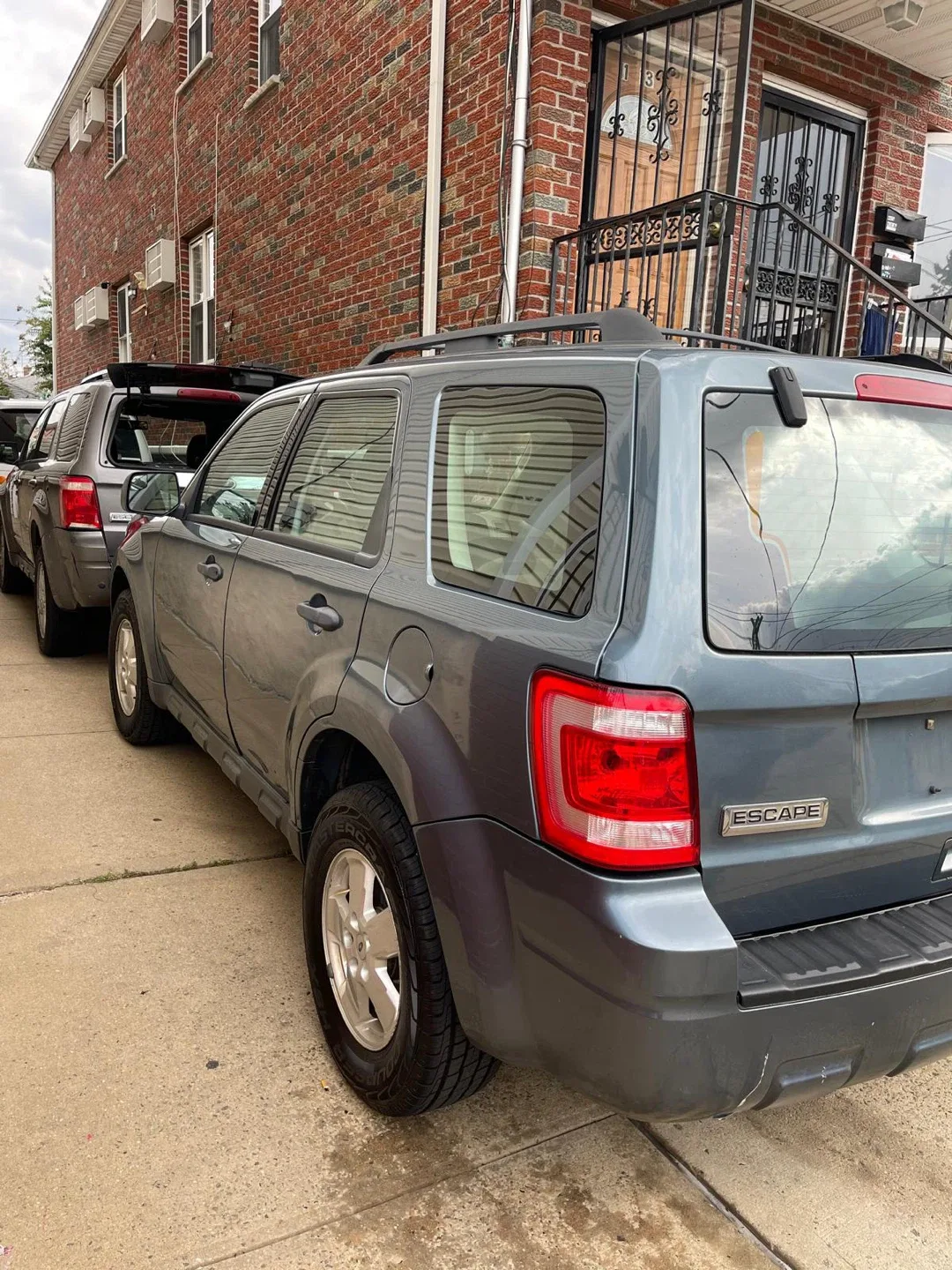 Ford Escape SUV image indicator(2)