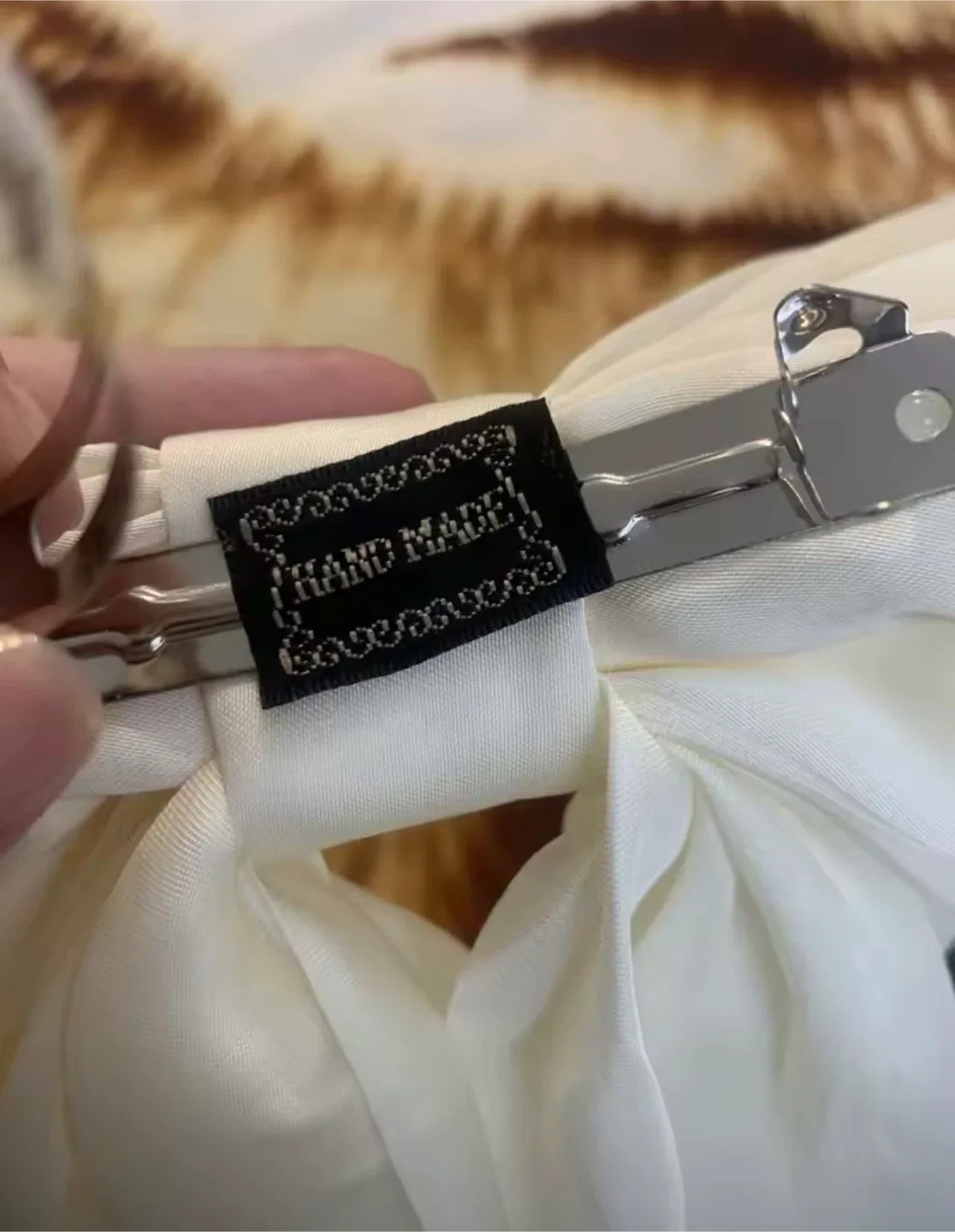 Handmade Ivory Bow Hair Clip image indicator(3)