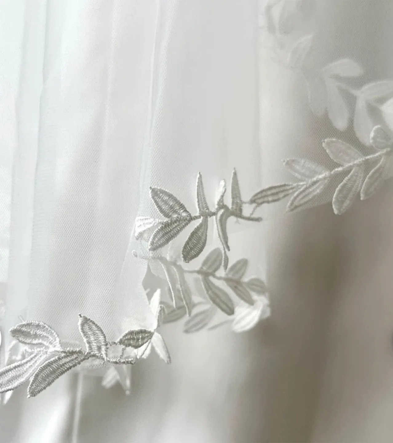 Wedding Veil with Leaf Embroidery image indicator(2)