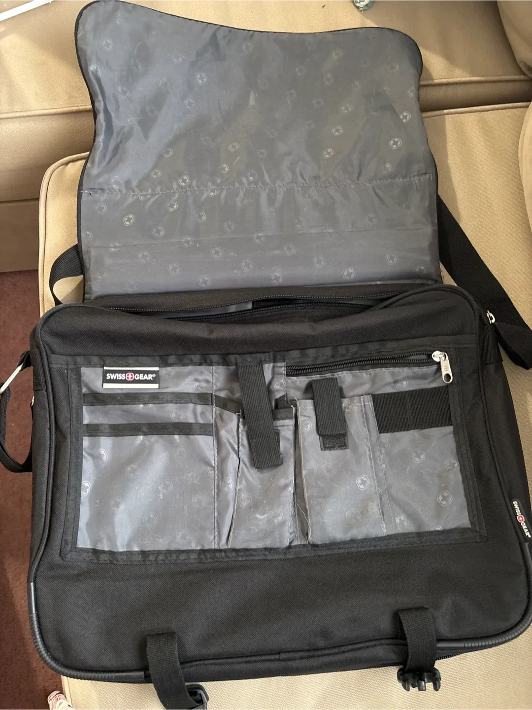 Swiss Gear Black Laptop Bag image indicator(2)