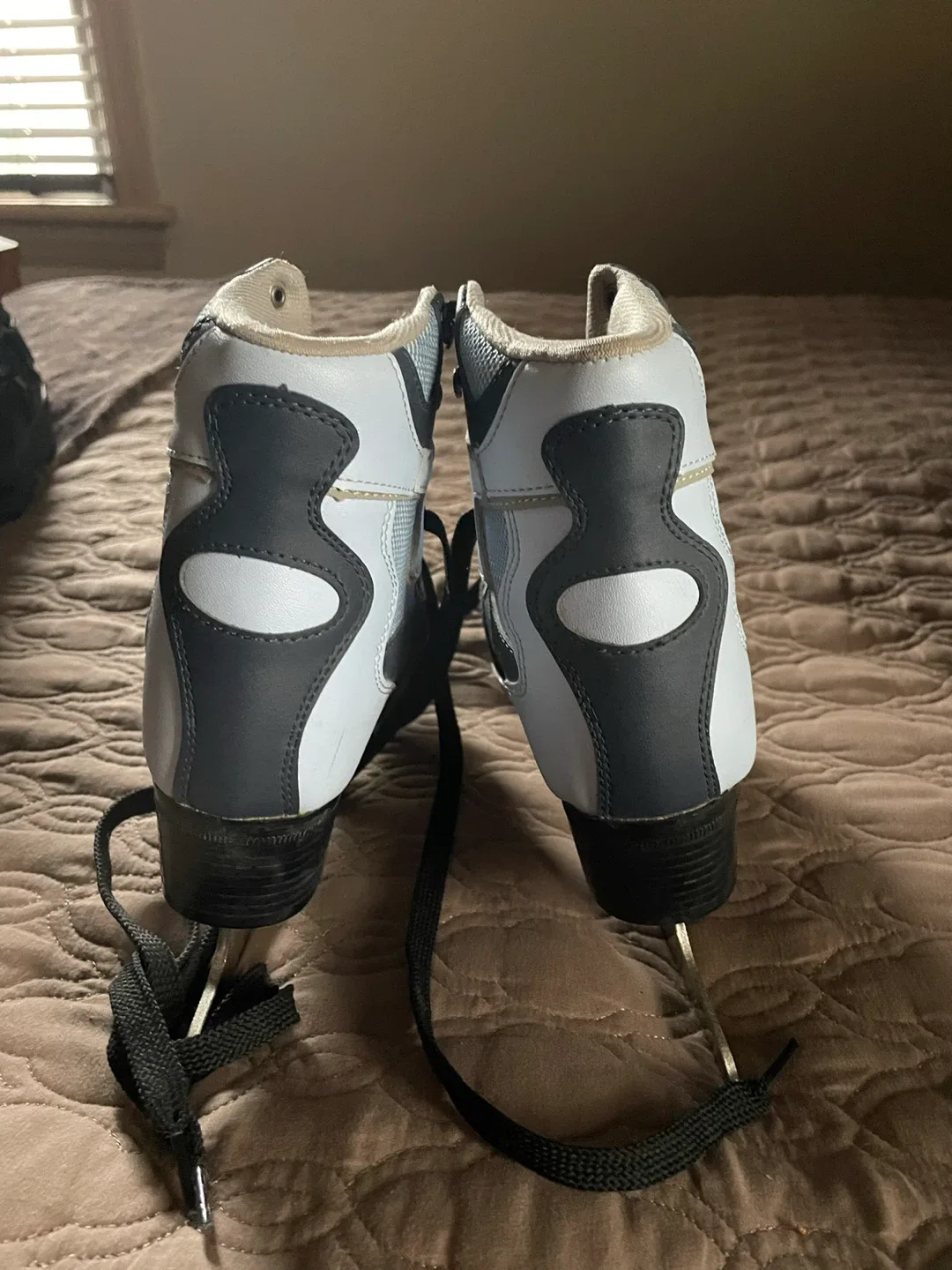 Ice Skates - Blue and Grey size 6 Ladies image indicator(4)