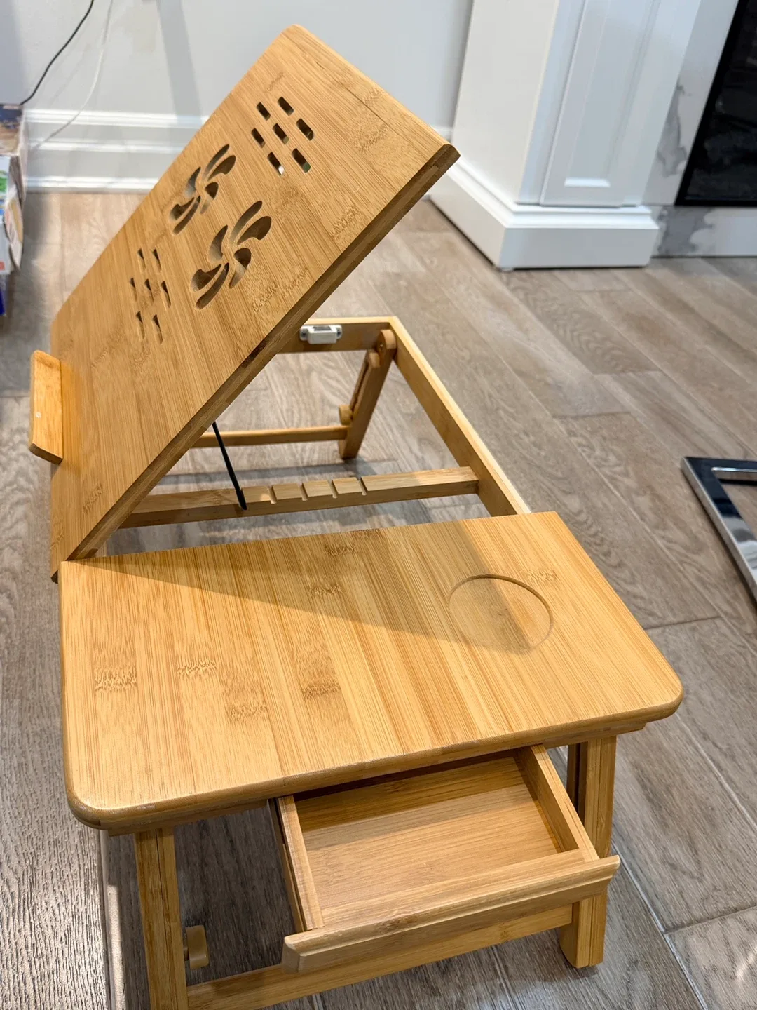 SONGMICS Adjustable/ Expandale Bamboo Laptop Desk image indicator(8)