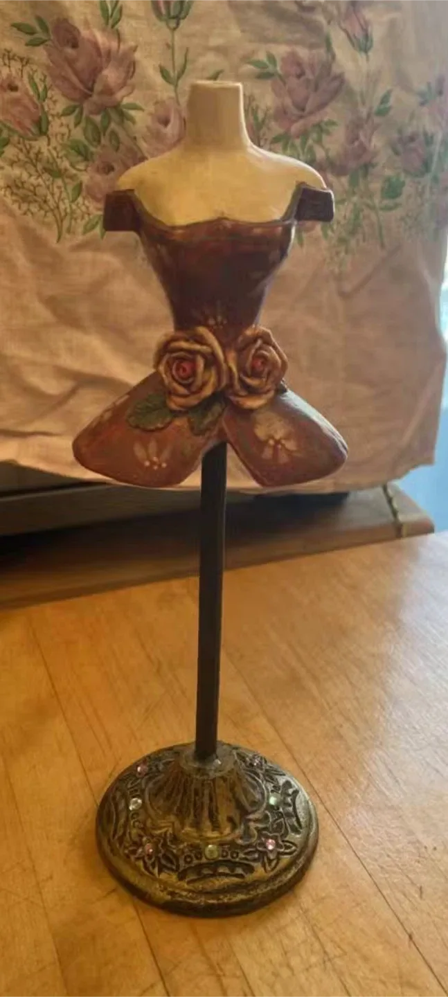 Vintage Decorative Shoe Ashtrays image indicator(2)