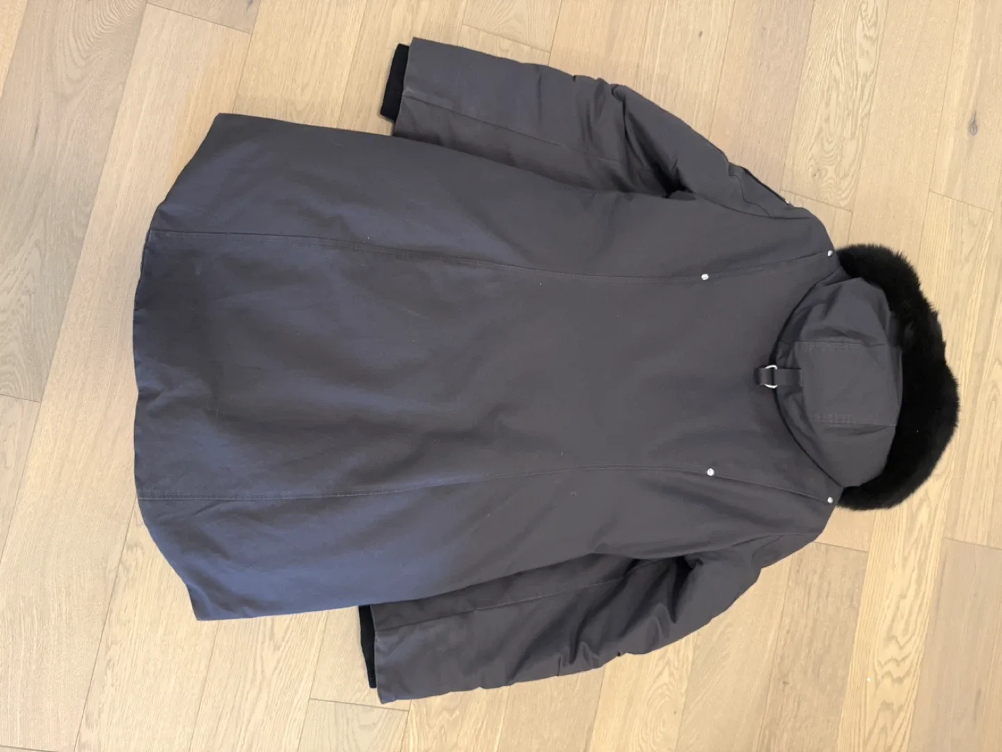 Moose Knuckles women’s Parka - Size L image indicator(4)