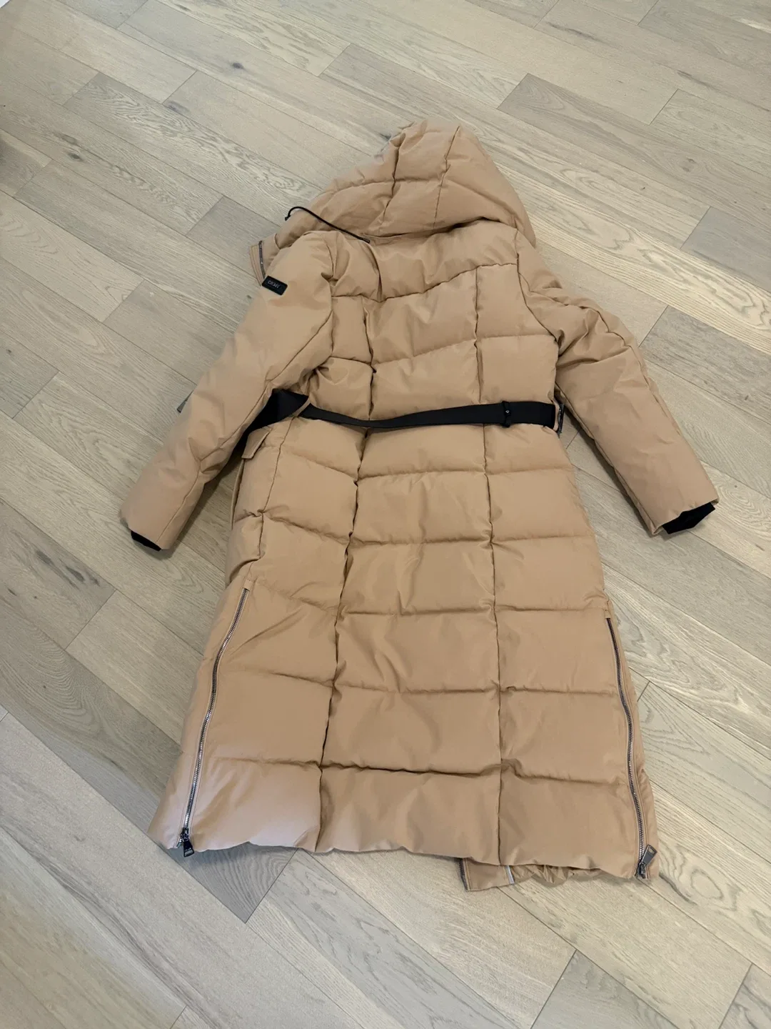 DKNY Beige Puffer Coat - Size M image indicator(5)