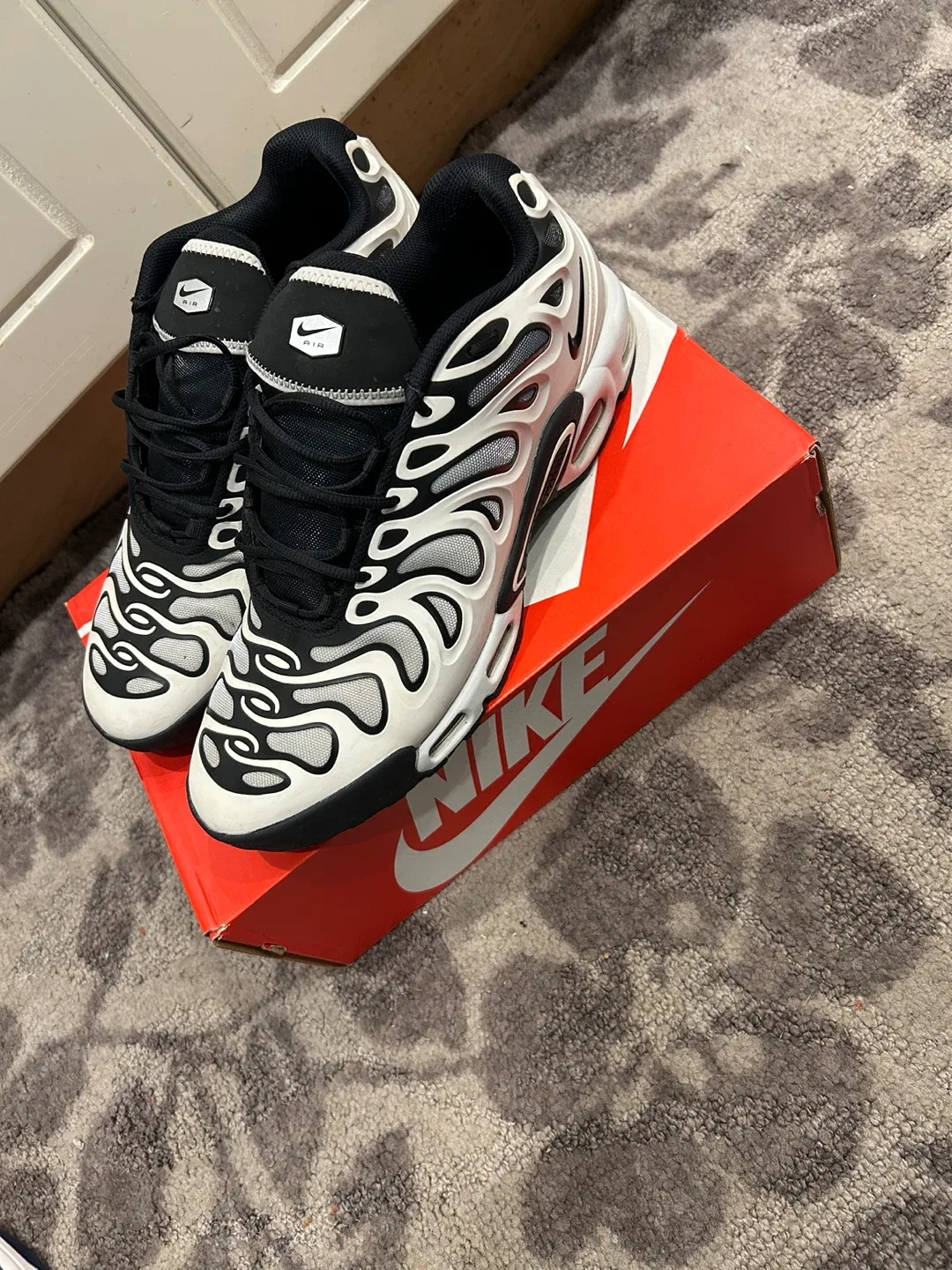 Nike Air Max Plus TN Black/White, Size 9.5