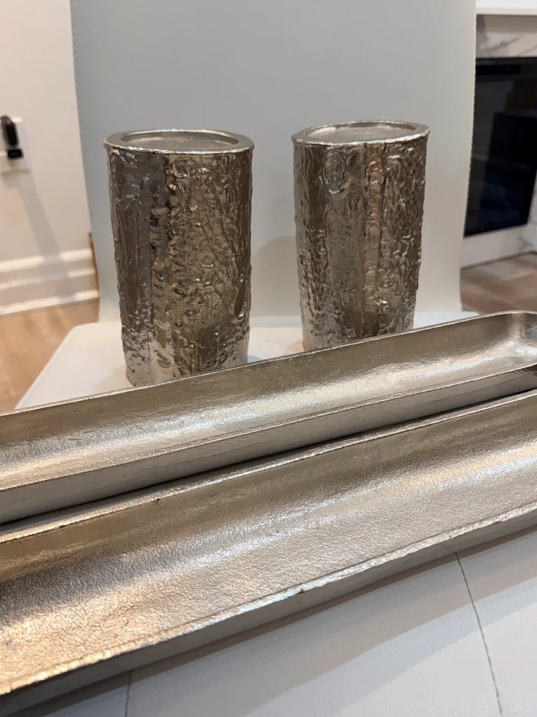 X-Mas decor: 2 Decorative Silver Metal Trays & 2 Candle Holders image indicator(2)