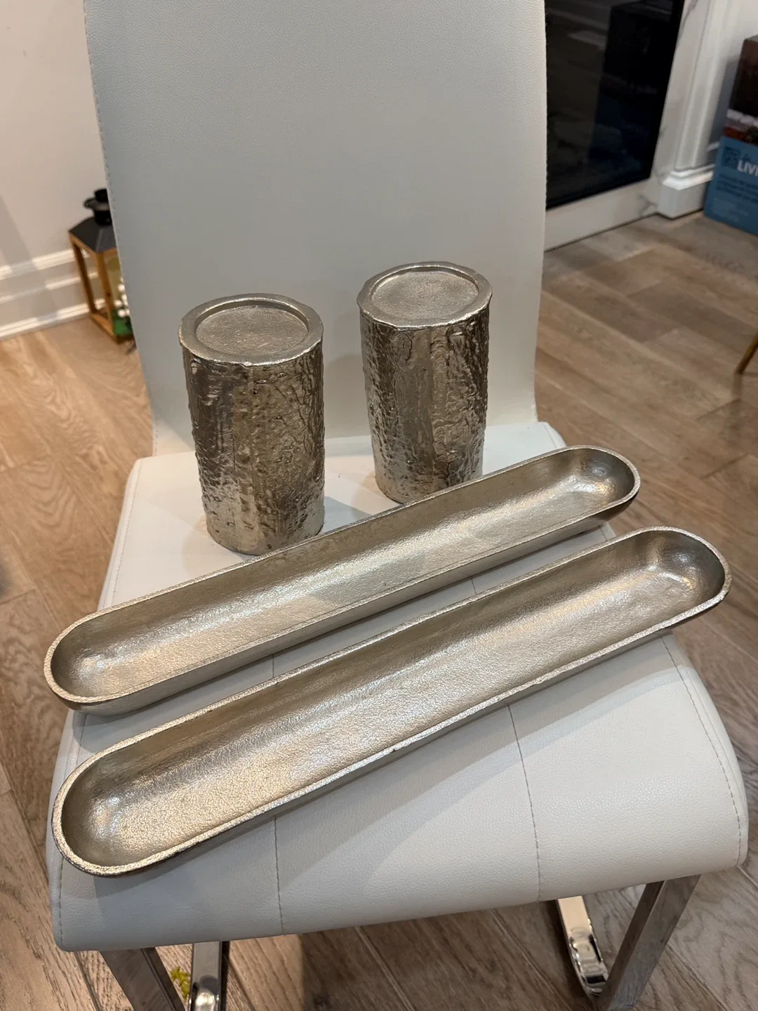 X-Mas decor: 2 Decorative Silver Metal Trays & 2 Candle Holders