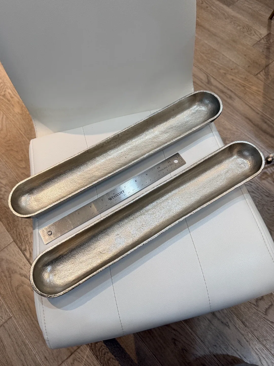 X-Mas decor: 2 Decorative Silver Metal Trays & 2 Candle Holders image indicator(4)